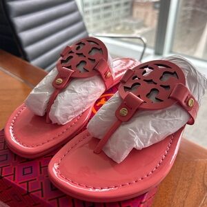 NWT TORY BURCH MILLER PATENT LEATHER SANDALS IN CORAL - SIZE 8.5